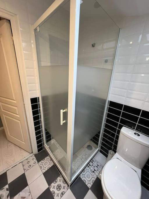 Le Paris Eiffel - Appartement Cosy En Plein Centre Бургуэн Экстерьер фото